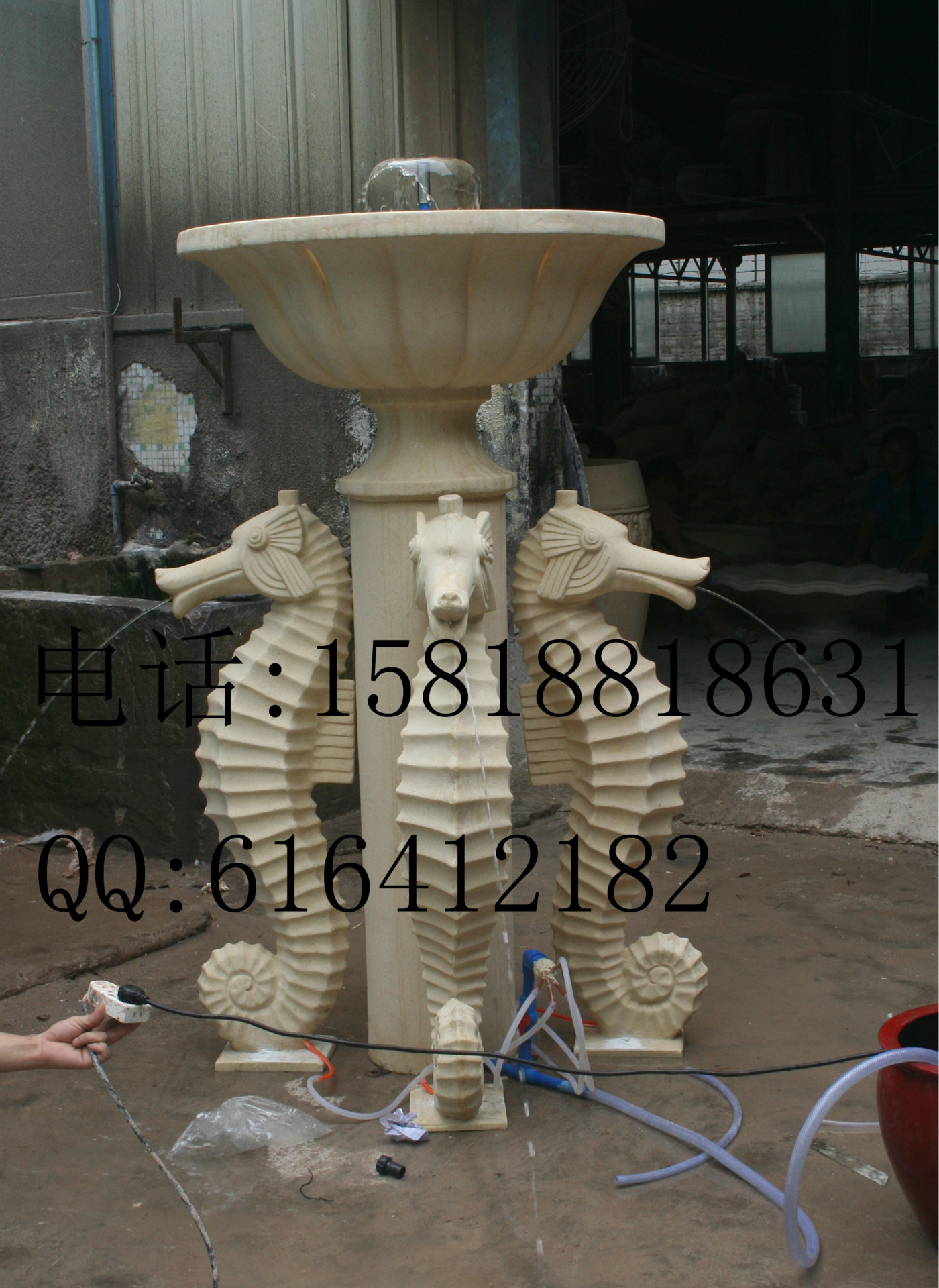 产品特点:产品可塑性强、具有安装简捷、坚固耐用、防腐、质感美观大方等优点! 适用场所:房地产、小区、花园、公园、酒店、宾馆、饭店、政府、市政绿化、高架路桥、学校、会所、婚庆、广场、商场、街道、室内装饰、外墙装饰、水池、别墅等建筑装潢装修、园林工程造景。 公司介绍: 庞鸿庆,1997年开始从事玻璃钢行业,并在不同岗位工作过,熟识玻璃钢的每个生产流程,2007年创立广州市艺唯美雕塑工艺,集生产加工、创作、设计、制作玻璃钢雕塑、砂岩艺术雕塑、水晶砂雕塑、水泥艺术构件(GRC)、锻铜、铸铜雕塑、不锈钢雕塑、户外木