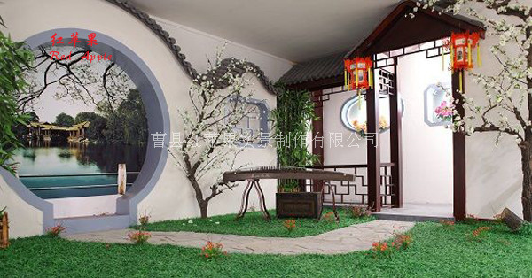 红苹果实景制作有限公司 尊敬的顾客朋友您们好: 本公司是一家集室内外实景设计、预算、材料、施工于一体的专业化实景装饰公司。公司从事实景装修行业多年,有着创新的设计、合理的报价,以及专业的 施工团队。红苹果实景制作有限公司承接全国影楼实景设计制作,影楼装饰设计,实景翻新,大型工程实景设计制作,MV场景设计制作,广告场景设计制作, 影视基地设计制作。