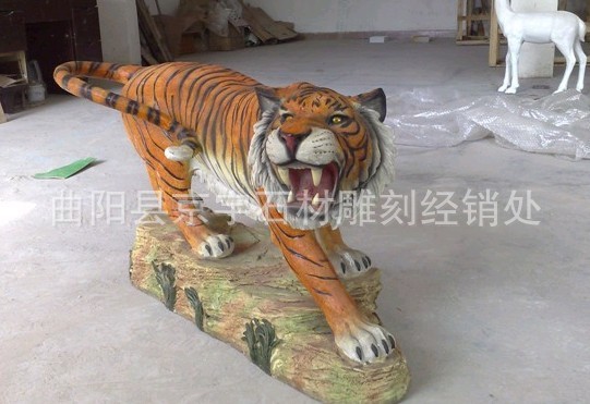所有石雕产品接受定制 可以满足用户的需求 运费到付 以实际发生为准 您放我们会和物流公司讲价的 价格讲好后会提前和您商量的 注:线下交易也很频繁 拍下前请咨询有无现货 友情提示!不同材料,不同规格不同造型 价格不同哦! 如果您想在您家,或者是哪里需要石雕您不知道放些什么比较合适,您可以把需要放石雕的地方照相给我,我会给您用PS放上一些漂亮的石雕作品。 直到您满意为止! 纯天然石材加工雕刻 ,假一赔十 特别说明; 如果本厂的产品不能满足您需求,可定做。如您有喜欢的图样,可提供图样或者照片,您也可以描述您想要