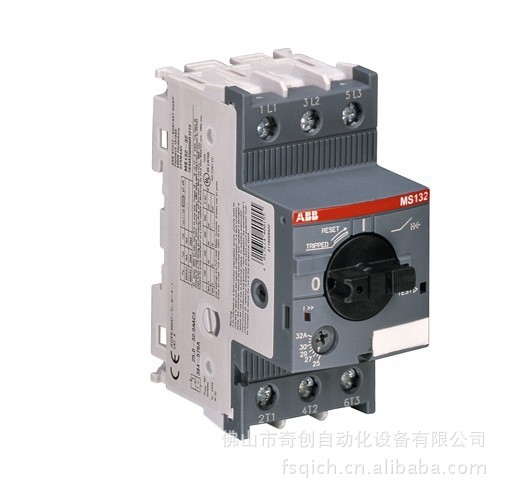 ABB起动器 M0132 是大功率紧凑型系列, 适用于高达15 kW (400 V) / 32 A的电动机保护, 宽45mm。 电动机起动器(MMS)是主回路用保护装置。它集电动机控制和保护功能于一身。 ABB的全系列电动机起动器(MMS),集电动机控制和保护功能于一身。额定电流由0.1A至100A。可对电动机和线路进行高效和可靠的短路、过载及断相保护。 电动机起动器是一款无熔丝的保护方案。它既节约了成本和空间,同时也提供了在短路条件下的快速反应,分断电动机在3ms内完成。所以,ABB的电动机起动器是一种