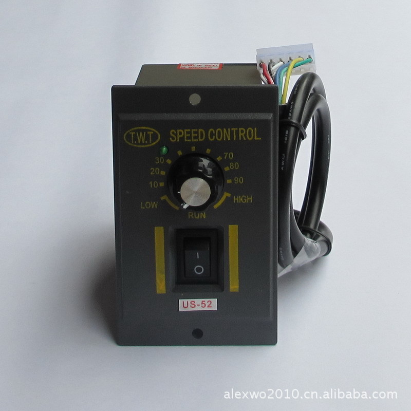 产品图片 调速器主要适用于交流50HZ,电子式调速器具有单相电容起动与异步电动机,微型齿轮减速器速度传感而组成的机电一体化产品.与之配套的电机(马达)有:台湾东力.东炜庭.喜马.日本东方的电动机(马达).电动(马达)功率有:6W.15W.25W.40W.60W.90W.120W.150W.180W.200W.250W等. 产品说明: 工作电源:AC220V 50Hz 额定功率:25W、40W、60W、90W、120W、180W 调速范围:90-1400r/min 50Hz 90-2800r/min 60H