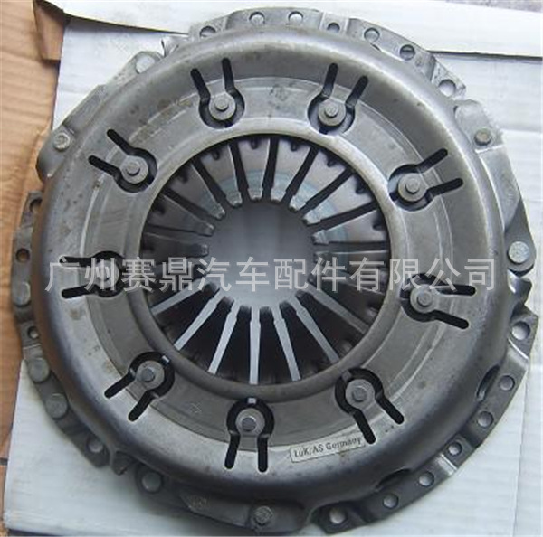 奥迪100 1.产品:离合器压盘 2.编号:034141117E /034 141 117 3.适用车型:奥迪 4.适用发动机型号:/ 5.适用底盘型号:/ 6.年份: / 7.包装:纯正包装 8.我们的优势: 1)高品质 2)即期交货 3)良好的声誉 4)有竞争力的价格 5)严格的控制技术体系