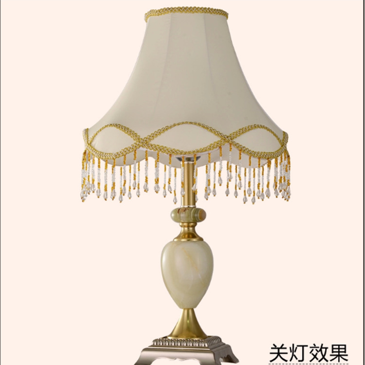 应用类别:水晶灯系列应用一:别墅、洋房、复式楼等家庭装饰,比如起居室、卧室、书房、餐厅、楼梯、客厅、过道、阳台等;水晶灯系列应用二:酒店、KTV、展览会、博览会、高档酒吧、总统府等工程装饰,比如酒店大堂、KTV展台、总统府内饰;水晶灯系列应用三:高级办公楼、甲级写字楼、大型商场、超市、店面等办公装饰,比如商场大厅、超市门灯、办公楼内室等; 产生厂址:广东中山古镇古二灯饰大楼17号,热销产品:水晶灯,现代水晶,客厅水晶灯,批发水晶灯,水晶灯批发,蜡烛水晶灯,工程欧式水晶灯,水晶灯十大品牌,大厅水晶灯,批发水