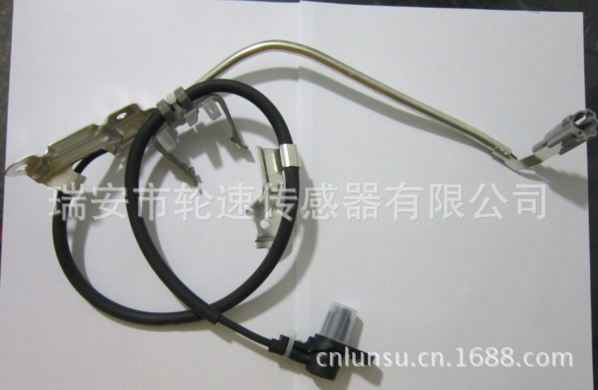 产品编号:LS-08025 OEM:89543-33030,89543-33010 适用车型:丰田佳美 左前轮 包装方式:中性包装 起订量: 100PCS 联系人:戴小姐 手机:13738355117 QQ:761280783 瑞安市轮速传感器有限公司是一家专业生产和销售各类汽车传感器的公司。本公司主营多种车型的ABS传感器系列,燃油压力传感器系列,水温传感器系列。我司产品按车型可分为:美系车型(福特FORD、别克BUICK)、欧系车型(沃尔沃VOLVO、宝马BMW、奔驰MERCEDES-BENZ、奥迪A